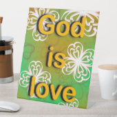 god is liefde reclamebord met voetstuk (Insitu)