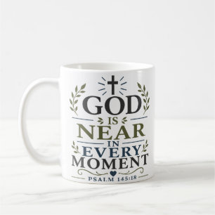 God Is Nabij In Elk Moment Ochtend Devotie Quote Koffiemok