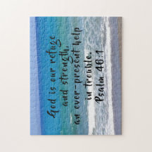 God is onze toevlucht en kracht Psalm 46:1 strand
