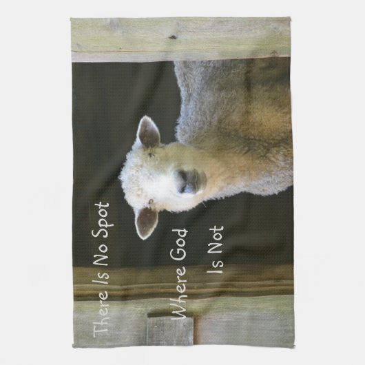 God is overal schaap theedoek (Verticaal)