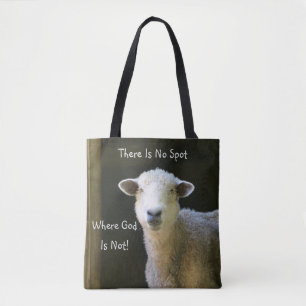God is overal schaap tote bag