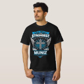 God Maakte De Sterkste En Noemde Ze Muniz T-shirt (Voorkant volledig)