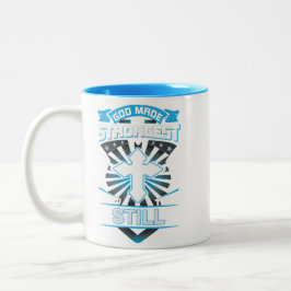 God Made The Strongest And Named Them Still Tweekleurige Koffiemok