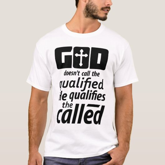 God noemt niet de kwalificaties die hij kwalificee t-shirt (Voorkant)