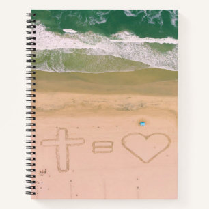 God staat gelijk aan LOVE, Jezus is Liefde, strand Notitieboek