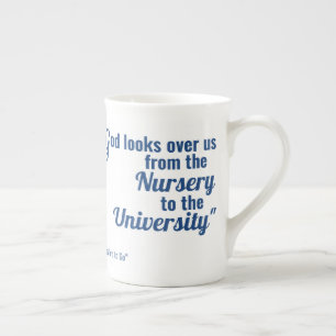 God van kwekerij tot universiteit - Bone China Mok