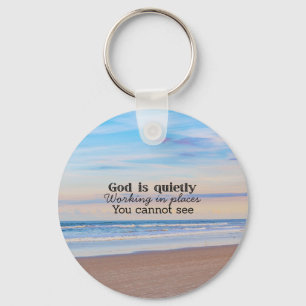 God werkt christelijke typografie Bijbels Sleutelhanger
