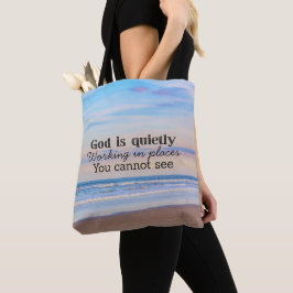 God werkt christelijke typografie Bijbels Tote Bag
