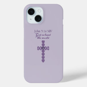 God Zo Loved de Wereld Lavendel Hart Kruis iPhone 15 Case