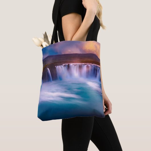 Godafoss, IJslandse waterval Tote Bag (Dichtbij)