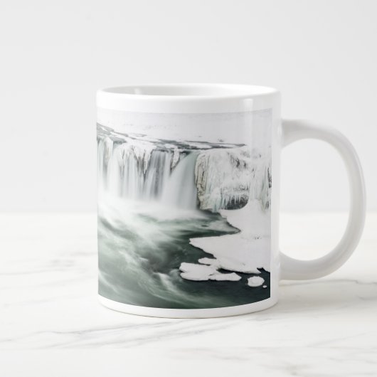 Godafoss waterval, winter, IJsland Grote Koffiekop (Rechts)