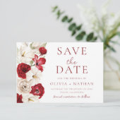 Goddelijke Bloei: Rood & Wit Bloemen Huwelijk Save The Date (Staand voorkant)