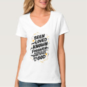 Goddelijke Omhelzing: Een boodschap van geloof en  T-shirt (Voorkant)