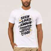 Goddelijke Omhelzing: Een boodschap van geloof en  T-shirt (Voorkant)