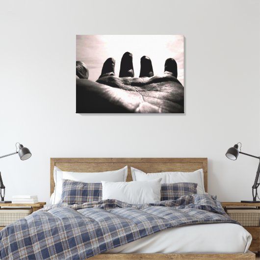 Goden reikten hand door healinglove zwart & wit canvas afdruk (Insitu (Slaapkamer))