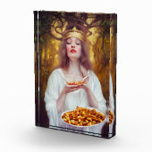 Godin met een bord vol poutine fotoblokken (Rechts)