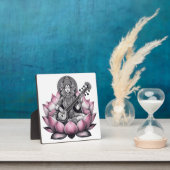 Godin Saraswati op Lotus Fotoplaat (Insitu)
