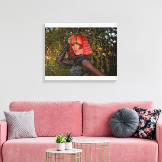 Godin van de Mode Canvas Afdruk (Insitu (Woonkamer))