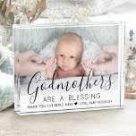 Godmoeder Dank u Baptisme of Christening Modern Fotoblokken<br><div class="desc">Een bedachtzame manier om de peetmoeder van je baby te bedanken is haar een stijlvol fotogeschenk te geven van haar peetkind dat ze kan redden als een stokpaardje. Alle afbeeldingen en formuleringen zijn eenvoudig te personaliseren, inclusief citaat dat luidt: "Godmothers zijn een zegen, dank je dat je het mijne bent."...</div>