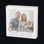 Godouders Dank jullie Godchild Baptism Houten Kist Print<br><div class="desc">Een bedachtzame manier om de peetouders van je baby te bedanken is om ze een stijlvol fotogeschenk te geven van hun peetkind dat ze kunnen redden als een keepasje. Alle afbeeldingen en formuleringen zijn eenvoudig te personaliseren, inclusief een citaat dat luidt: "Godouders zijn een zegen, dank je dat je het...</div>