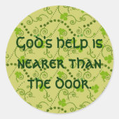 God's hulp is dichterbij dan de deur ronde sticker (Voorkant)