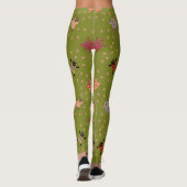 Goed geklede katten maken pootafdrukken in het gra leggings (Achterkant)