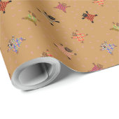 Goed geklede katten maken pootafdrukken in het zan cadeaupapier (Rol Hoek)