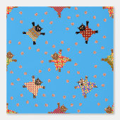 Goed geklede katten maken pootafdrukken op het wat behang (Voorkant)