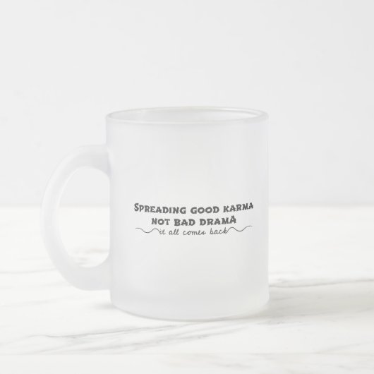 Goed karma verspreiden, geen slecht drama matglas koffiemok (Links)