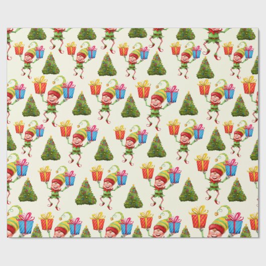 Goedaardige Elf die cadeau bij een kerstboom breng Cadeaupapier (Vlak)