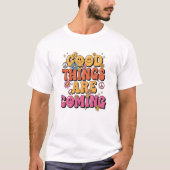 "Goede Dingen Komen Er Aan" Retro T-shirt (Voorkant)