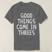 Goede dingen komen in Threes T-shirt (Design voorkant)