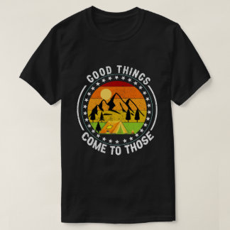 Goede dingen komen naar degenen die kamperen t-shirt