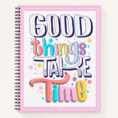 Goede dingen kosten tijd Modern Girly Gezegden Roz Notitieboek (Voorkant)