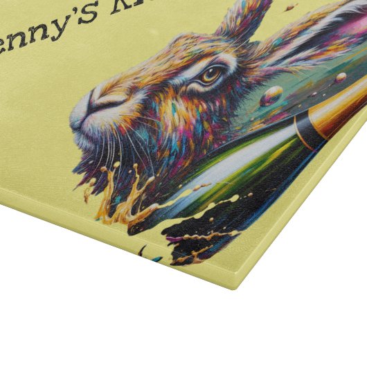 Goede hazendag. Haas & Prosecco! Gele achtergrond Snijplank (Hoek)