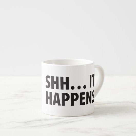 GOEDE PUPPY . HET IS GEBEURD. B&W ESPRESSO KOP (Voorkant rechts)