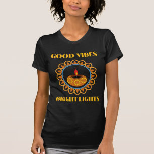 Goede trillingen, heldere lichten. t-shirt