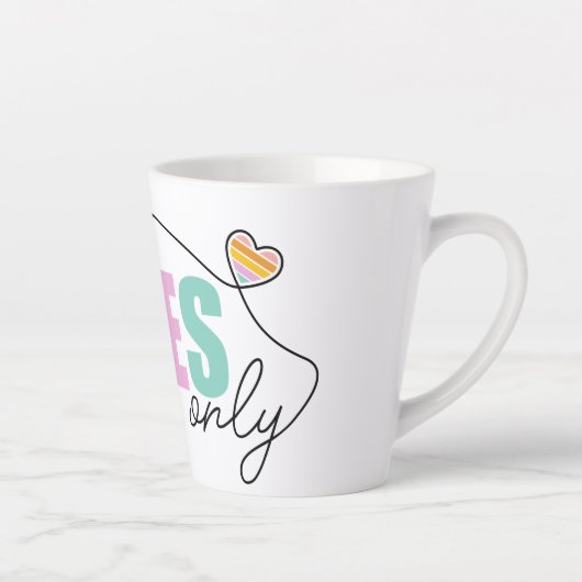 Goede vibes alleen regenbooghart latte mok (Rechts)