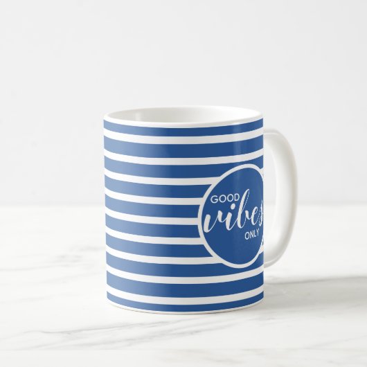 Goede Vibes Enkel Royal Blue Typography Quote Koffiemok (Voorkant rechts)