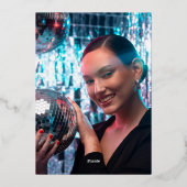 Goede Vibes Groovy Zwart Goud Verjaardagsfeestfoto Folie Uitnodiging (Achterkant)