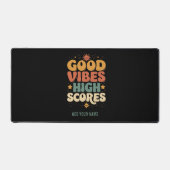 Goede Vibes & Hoge Scores Retro 70s Aangepaste Typ Bureaumat (Voorkant)