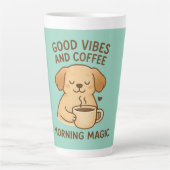 Goede Vibes & Koffie – Speelse Puppy Digitale Kuns Latte Mok (Voorkant)