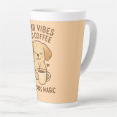 Goede Vibes & Koffie – Speelse Puppy Digitale Kuns Latte Mok (Rechterhoek)
