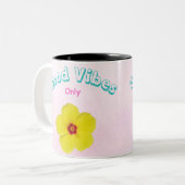 Goede Vibes Only Yellow Hibiscus Art Tweekleurige Koffiemok (Voorkant links)