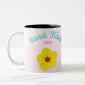 Goede Vibes Only Yellow Hibiscus Art Tweekleurige Koffiemok (Links)