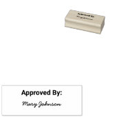 Goedgekeurd door & Tekst in schuine letters Handte Rubberstempel (Gestempeld)