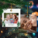 Goedkeuring eerste kerstfeest Rustic Trees foto Keramisch Ornament<br><div class="desc">Eerste Kerstmis als familie! Ideaal voor adopties, voor foster-ouders, Gotcha-dag, voor thuiswedstrijden of voor de dag van het gezin! Cute, Moderne, maar Robuuste Ornamenten voor kerstfeestdagen met schattige kleine bossen met roestachtige kerstbomen en vrolijk kerstfeest in moderne typografie. Voeg 2 van je favoriete foto's toe voor het perfecte ornament! Neem...</div>