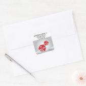Gok rood dobbelsteen op zilver vierkante sticker (Envelop)