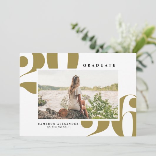 Gold 2025 Bold Typography Foto Afstuderen Aankondiging (Staand voorkant)