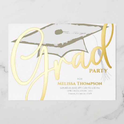Gold Afstudeerder Calligraphy Script Modern Gradup Folie Uitnodiging (Voorkant)
